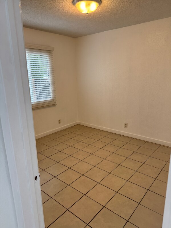 Foto del edificio - 8729 Lyndora St