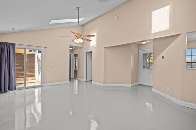 Building Photo - 1160 Shipyard Blvd