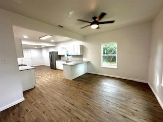 Building Photo - 300 N Oak Dr