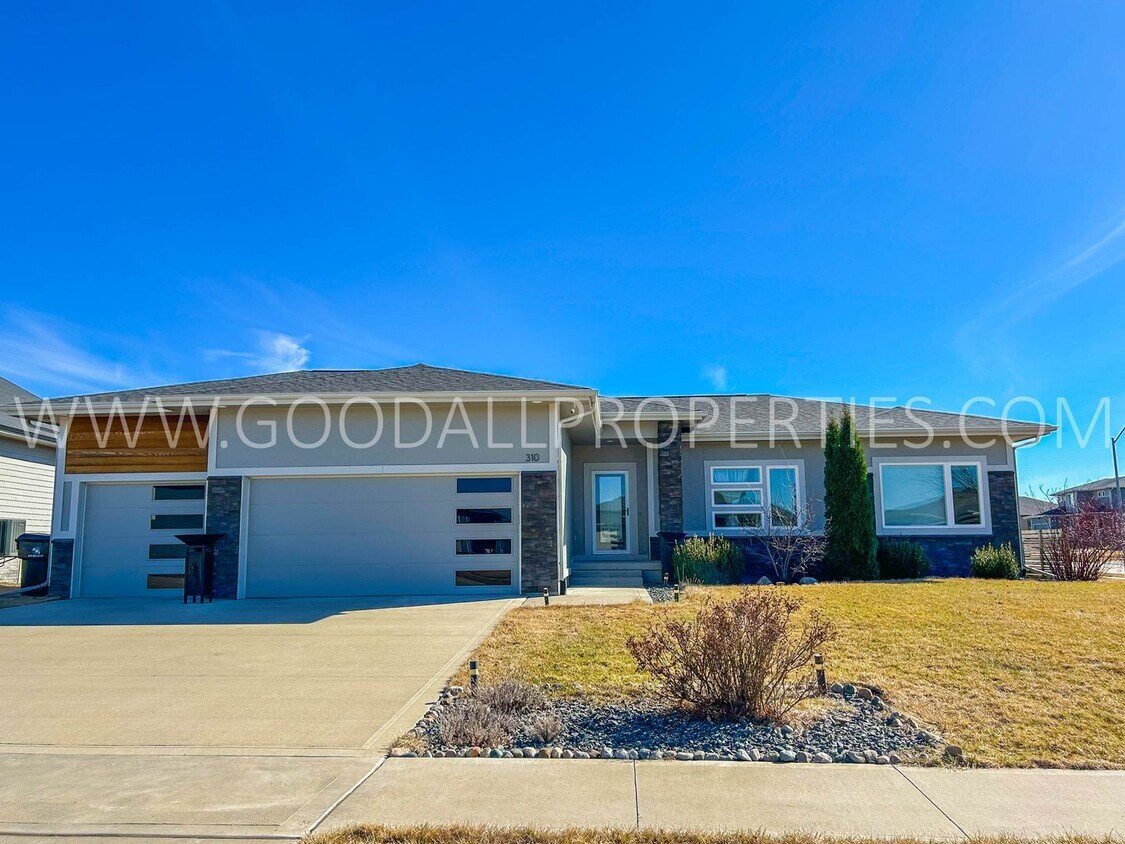 Primary Photo - Modern 4 bedroom ranch in Waukee on a corn...