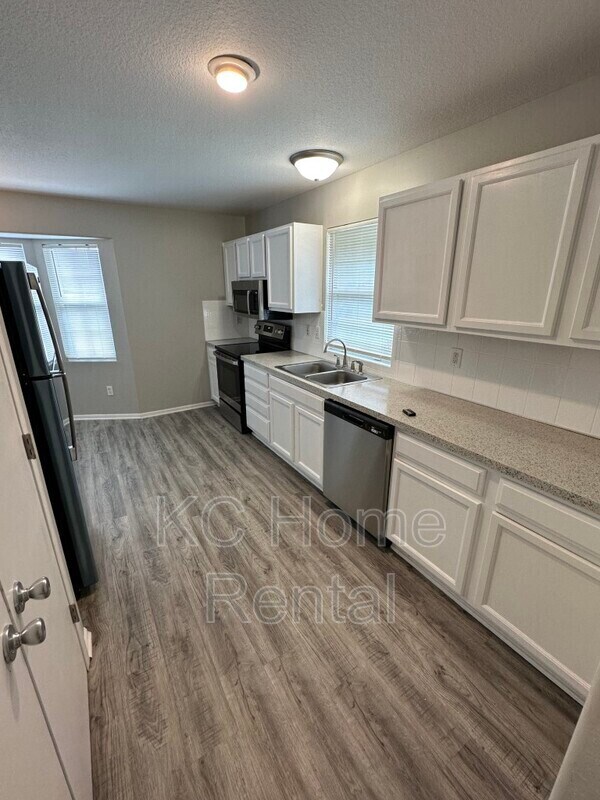 Foto del edificio - 8203 Woodson Dr