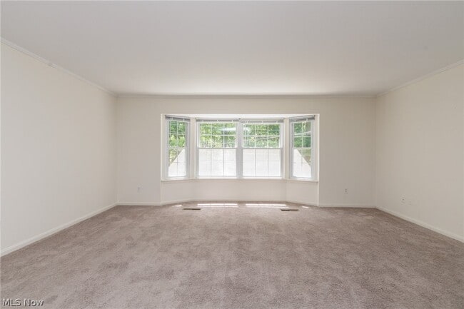 Building Photo - 7020 Carriage Hill Dr
