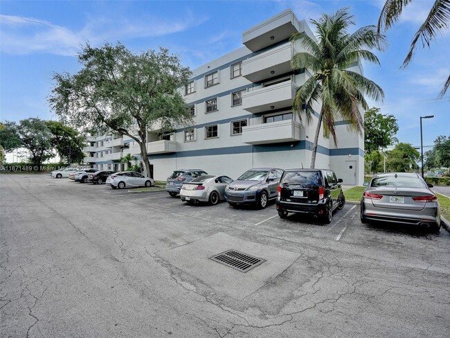 Foto del edificio - 1891 N 61st Ave