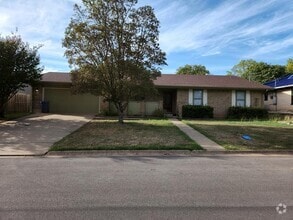 Building Photo - 208 Erin Dr