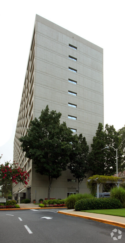 Foto del edificio - Clairmont Oaks
