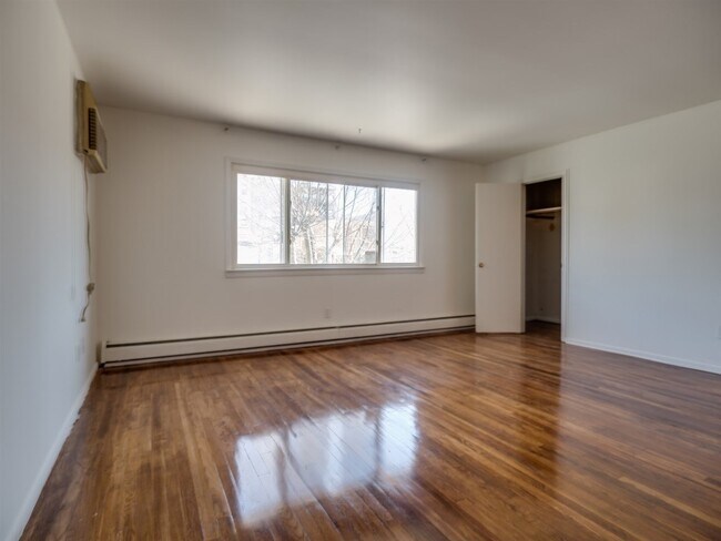 Foto del edificio - 47 Corbin Ave