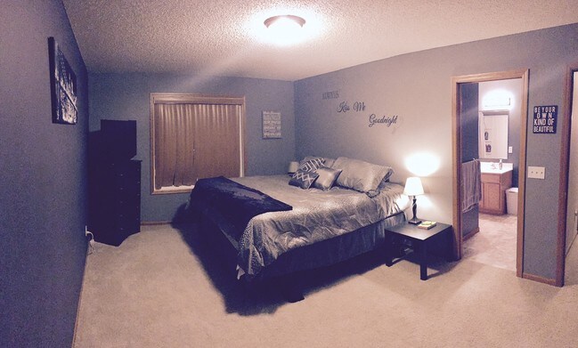 master bedroom - 735 Willow Glen Dr