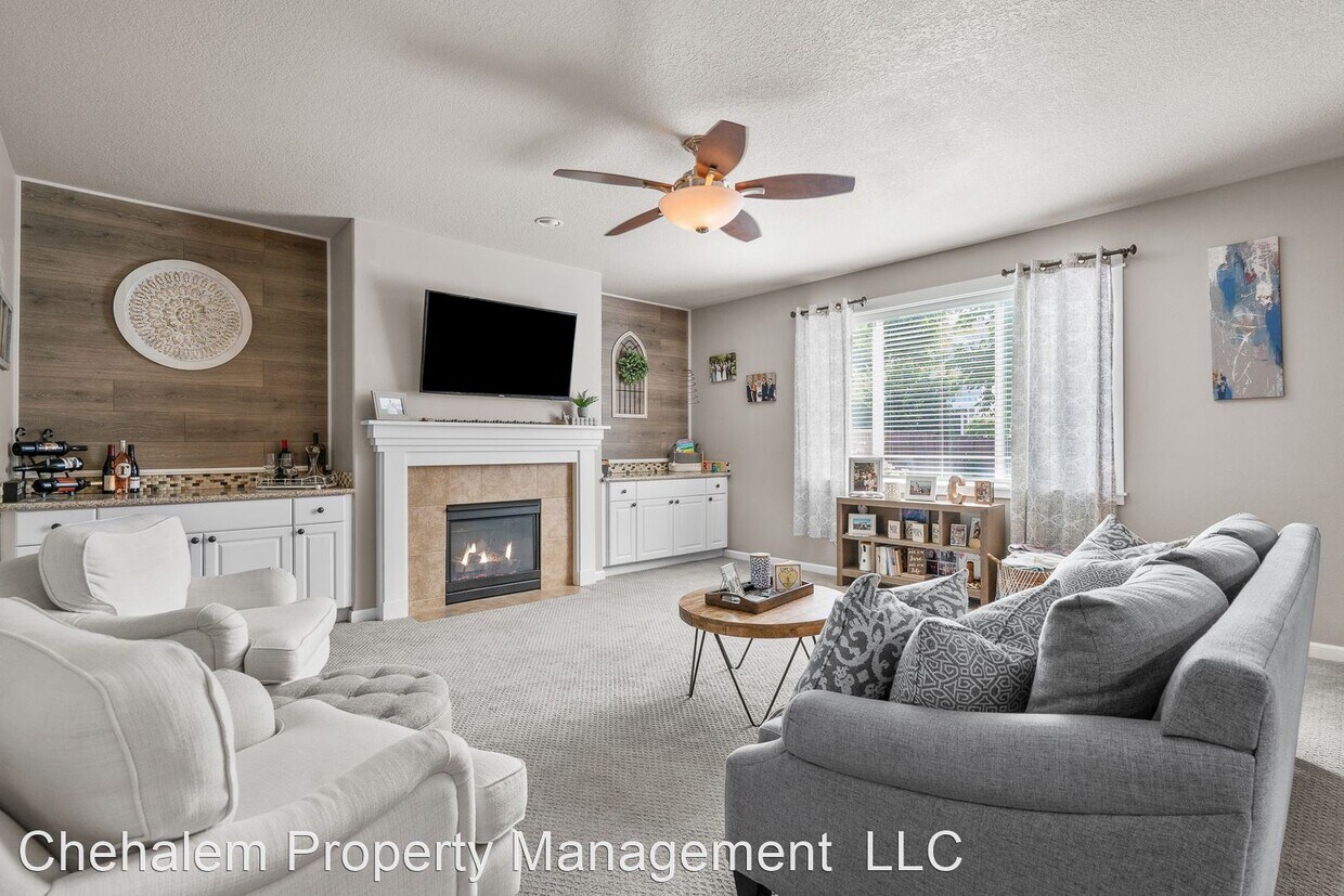 Foto principal - 3 br, 2.5 bath House - 308 N. Oak Leaf