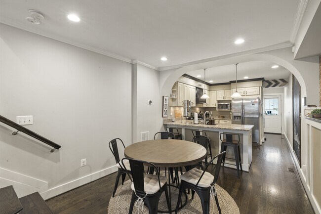 Building Photo - 425 Gittings St