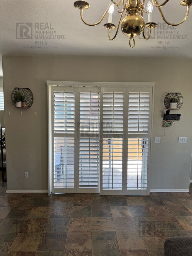 Building Photo - Charming End-Unit Condo with Modern Amenit...