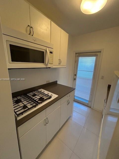 Foto del edificio - 6944 Byron Ave