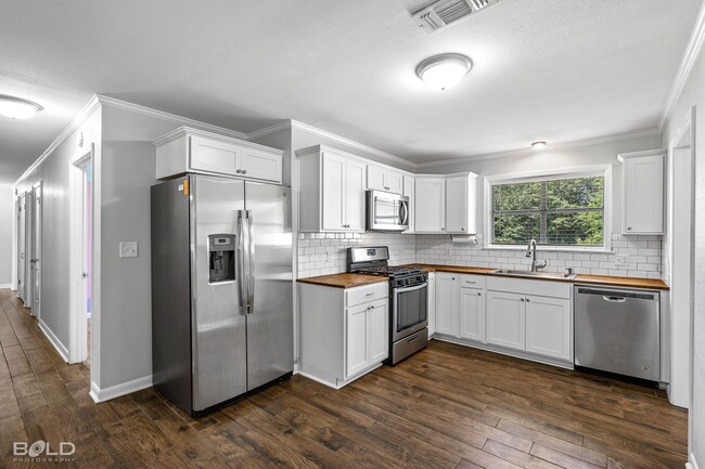 Building Photo - Beautiful 3 bedrooms 2 bathrooms in Benton