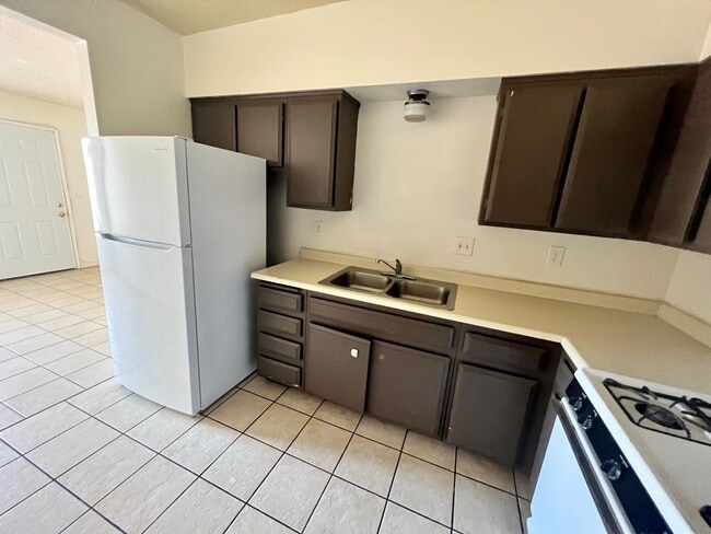 Building Photo - 73433 Sun Valley Dr