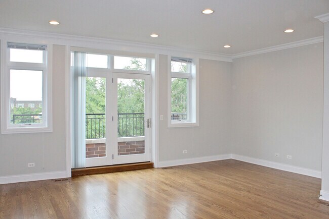 Building Photo - 5512 W Higgins Ave