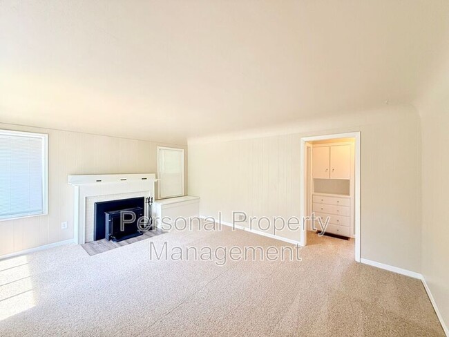 Building Photo - 506 W 39th St