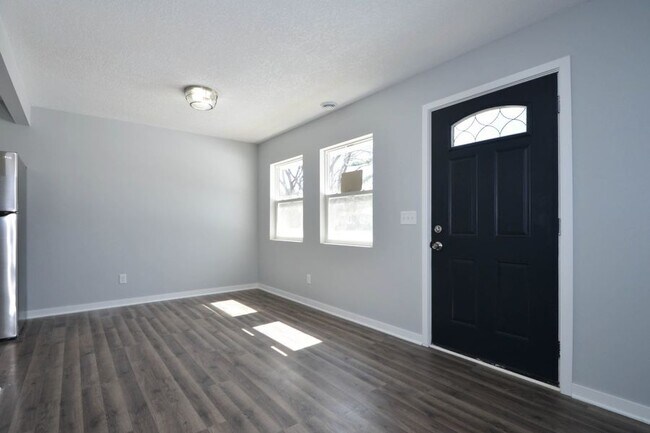 Foto del edificio - 681 Glencoe St NE