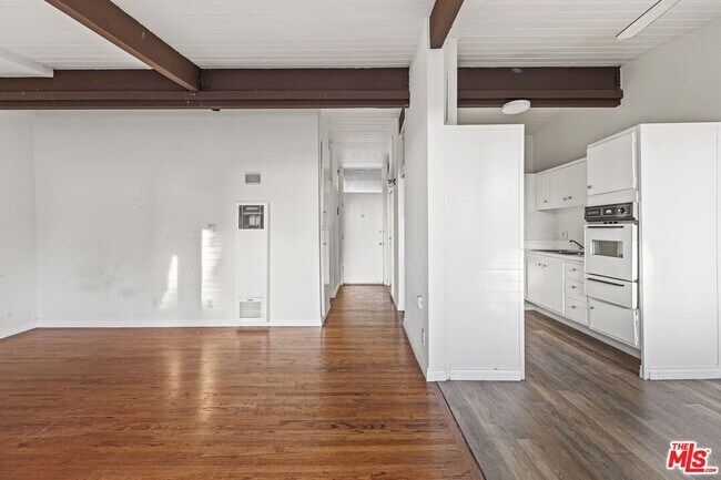 Foto del edificio - 11131 Rose Ave