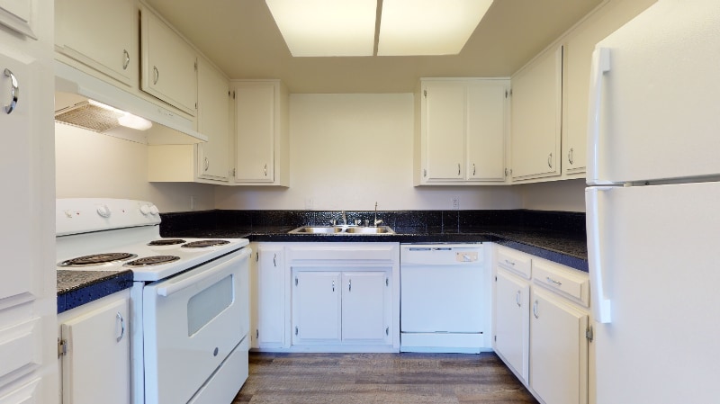 Foto principal - 1135 Meadow Lake Dr