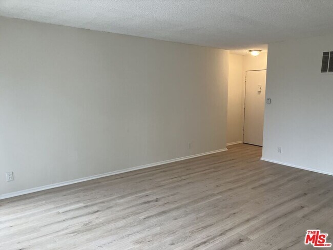 Foto del edificio - 7521 Hampton Ave