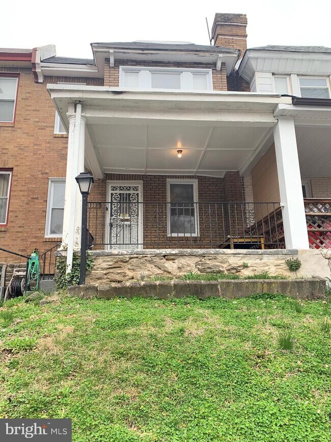 Building Photo - 1111 E Stafford St