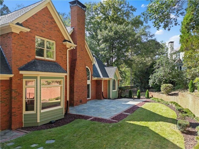 Building Photo - 235 Smokerise Trce