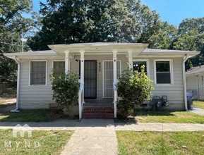 Building Photo - 605 Cedar Ave NW