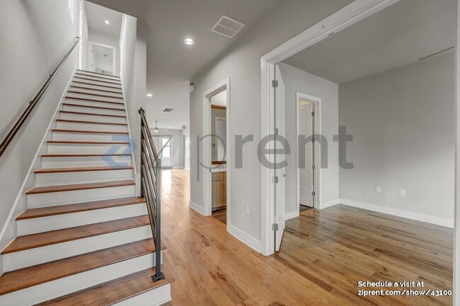 Building Photo - 6016 Seville Dr