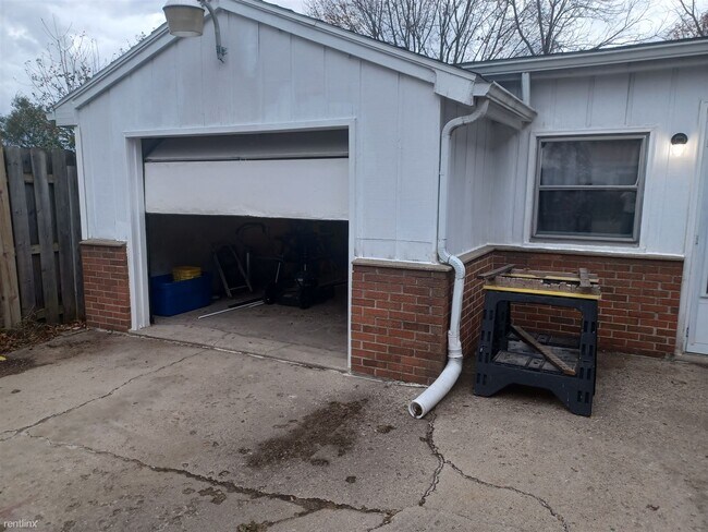 Building Photo - 3 br, 2 bath House - 208 henrietta