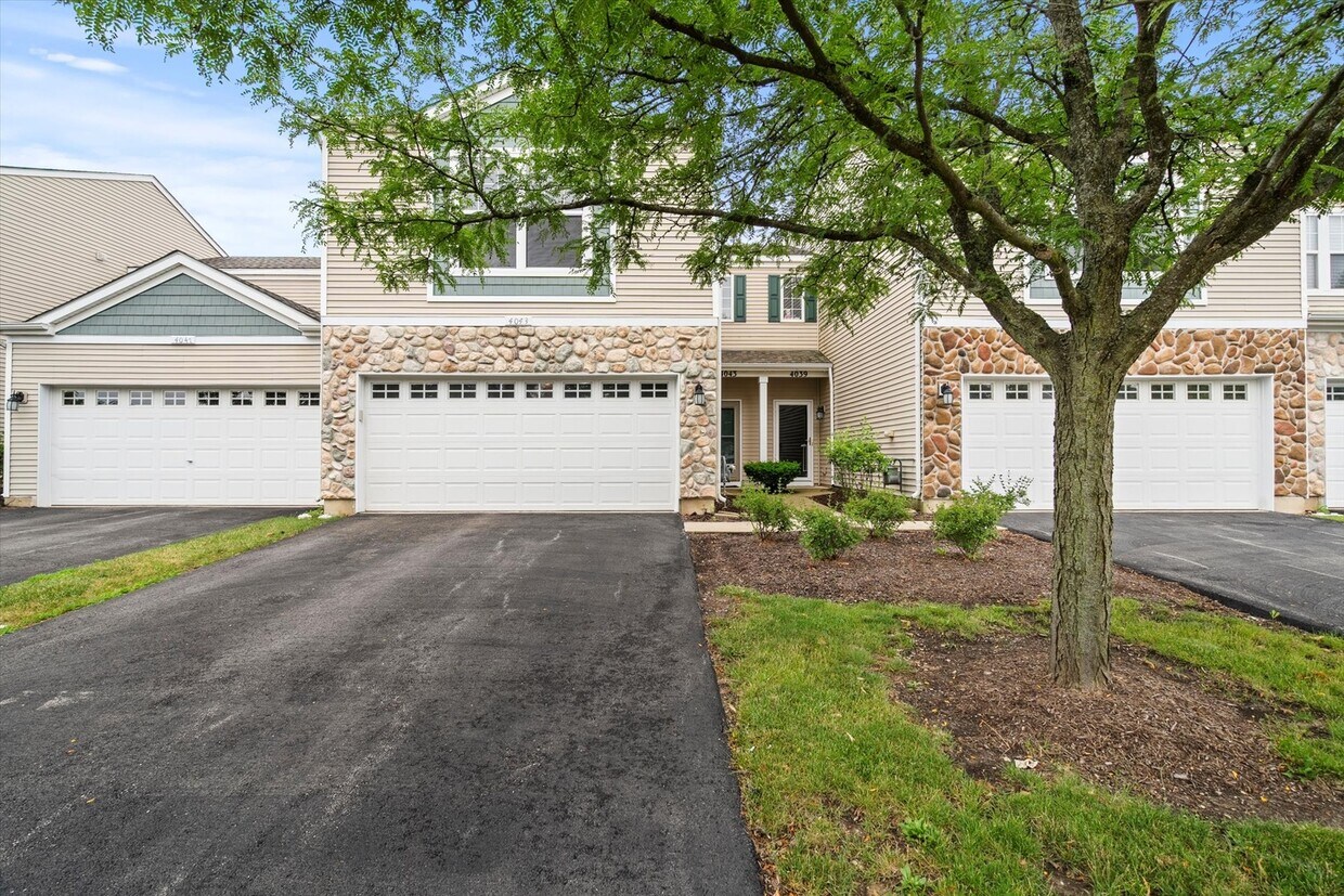 Primary Photo - 4043 Blackstone Dr