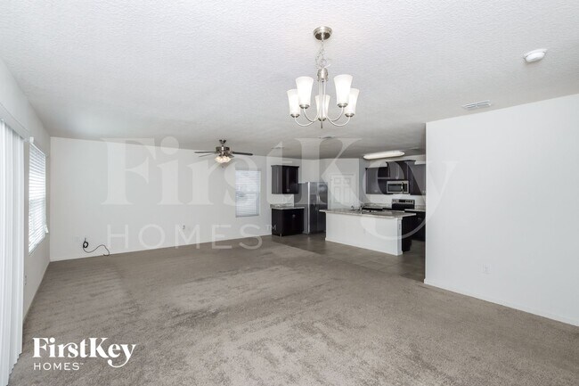 Foto del edificio - 374 Sauders Rd SE