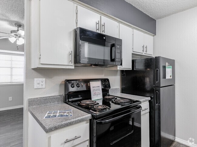 1BD, 1BA - 680SF - Cocina - Landry Apartment Homes