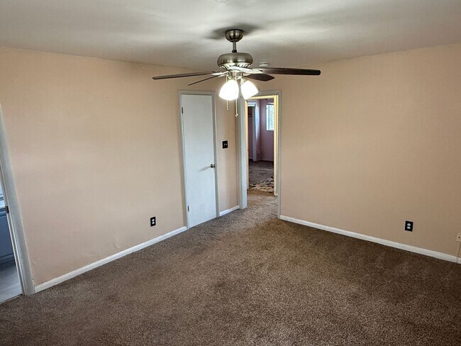 Foto del edificio - 5 Bedroom Home; Millcreek; 2800 sq ft; Lar...