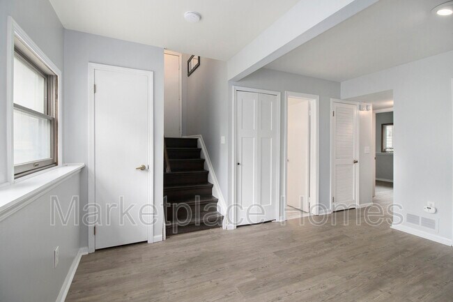 Building Photo - 605 Amelia St