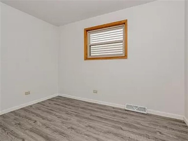 Building Photo - Attractive Homes