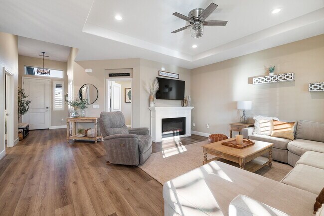 Building Photo - 638 Riverbed Cir