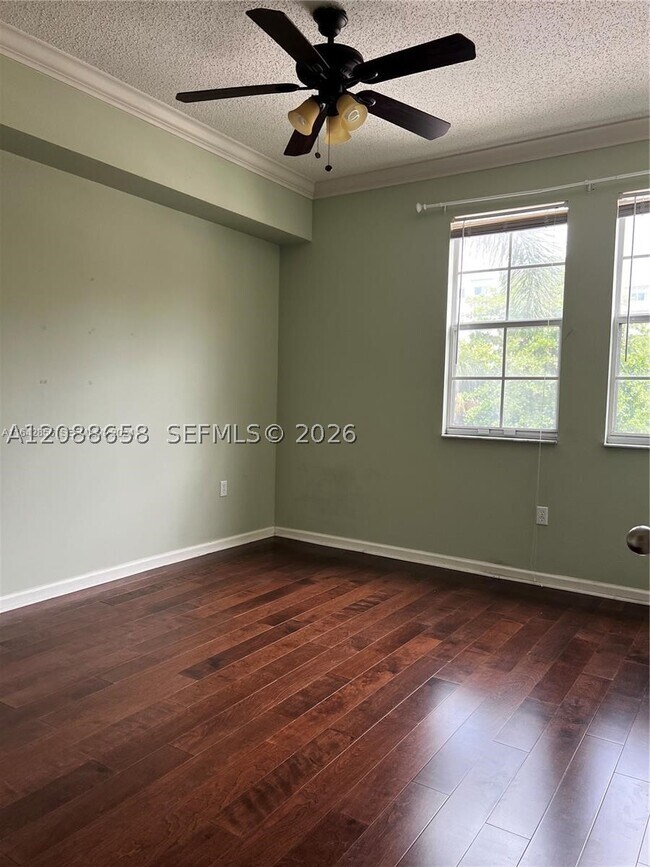 Foto del edificio - 533 NE 3rd Ave