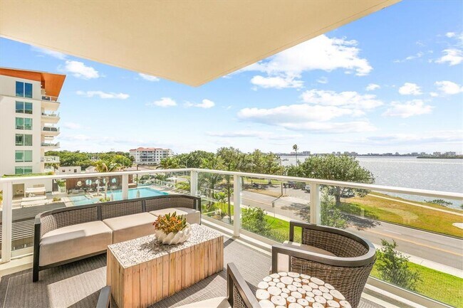 Foto del edificio - 1020 Sunset Point Rd