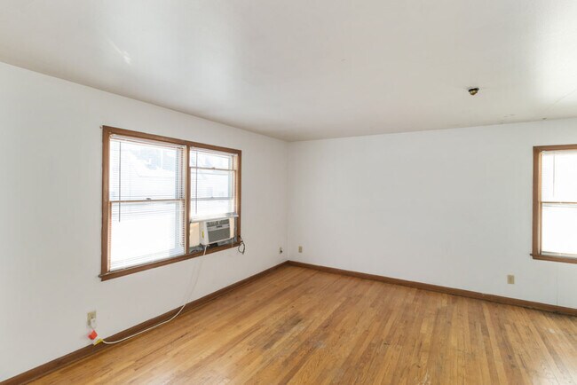 Building Photo - 1007 Lincoln Way