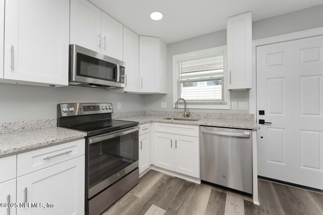 Building Photo - 423 N 9th St