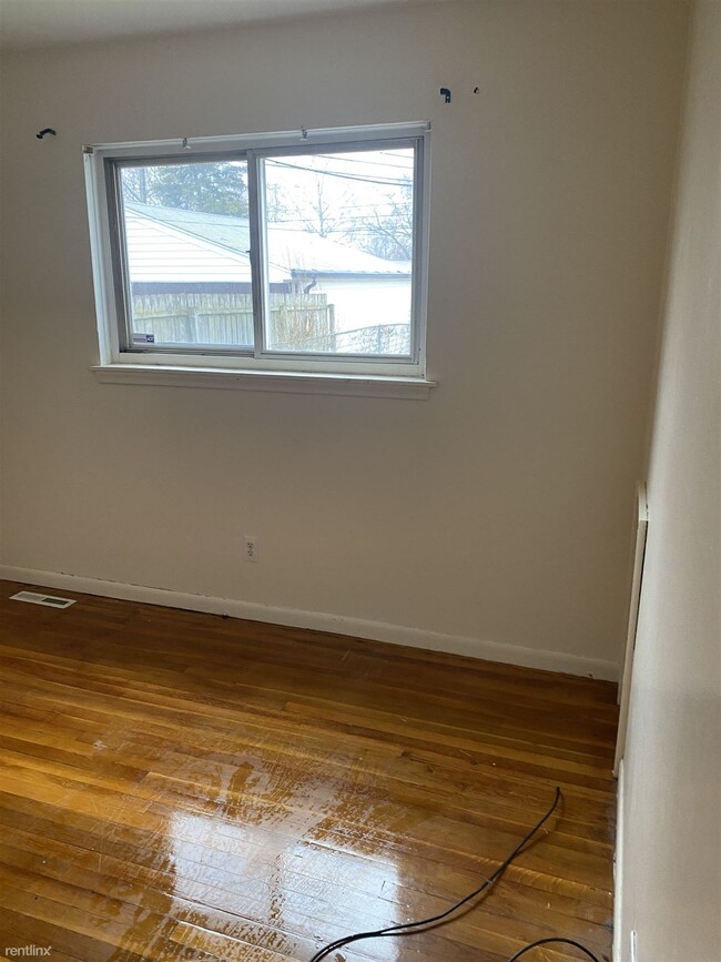 Building Photo - 3 br, 2 bath House - 29825 Schoenherr Rd 2...