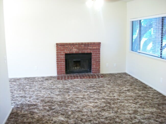 Building Photo - 3250 Austin Ave