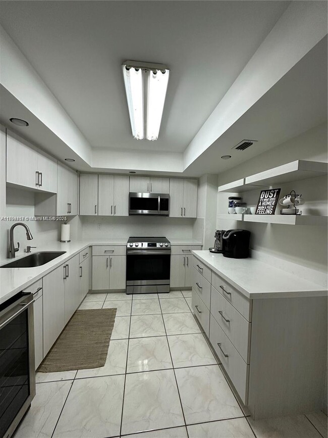Building Photo - 5825 Collins Ave