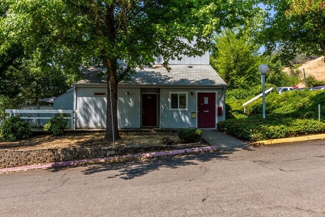 Foto del edificio - 721 SE Meadowlark Ave