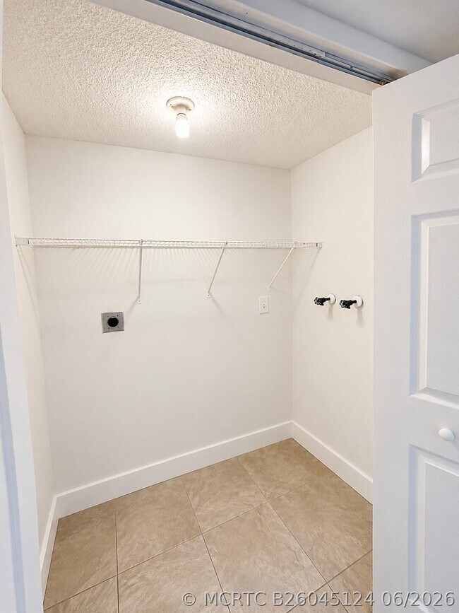 Foto del edificio - 5728-5728 Blueberry Ct