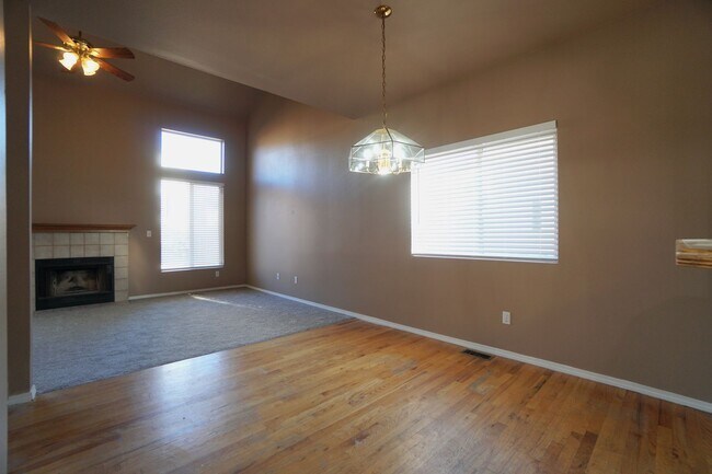 Foto del edificio - 3411 MacGregor Dr