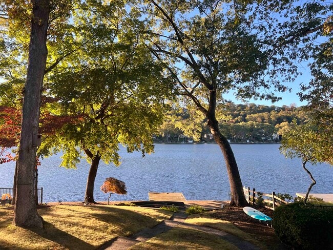 Building Photo - 83 Cedar Lake Rd E