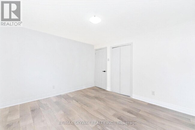 Photo du bâtiment - 457 Woodward Ave
