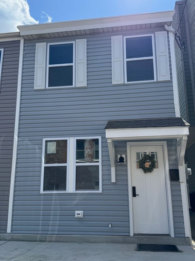 Primary Photo - 1108 Freyburg St