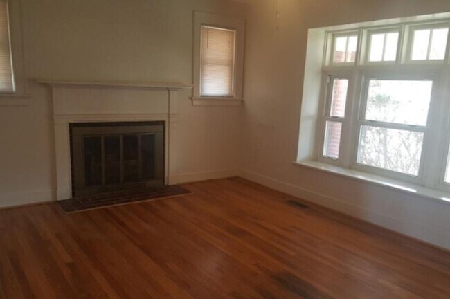 Building Photo - One Level Home on Campbell Avenue