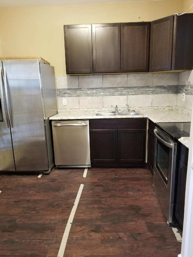 Stainless Steel Appliances - 6100 Woodlake Pkwy